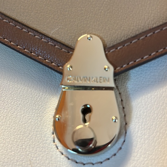 Calvin Klein smooth/slightly pebbled tan and White Crossbody Bag - Picture 7 of 7